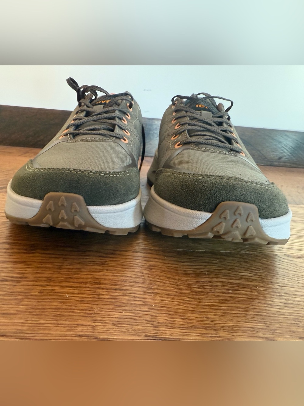 Teva women’s Olive Green Sneakers size 8.5 - Picture 2 of 8